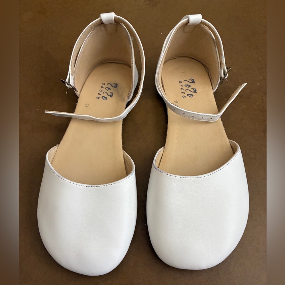 ZeZeShoes Dressy Minimalist White Flats